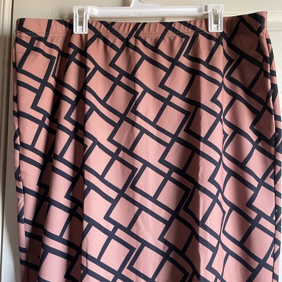 Boutique Women’s Size 4X (20) Geometric Print Skirt - Picture 6 of 15
